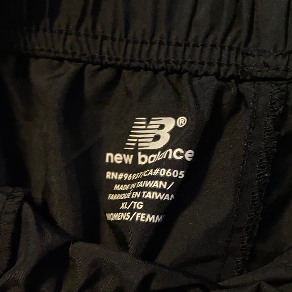 Men’s New Balance Black Running Shorts with White Drawstring - Picture 3 of 4